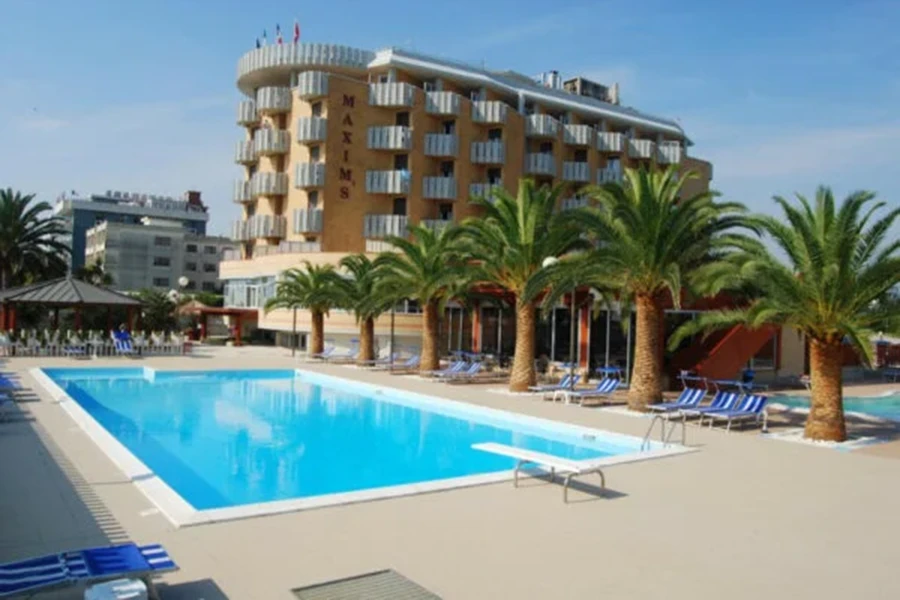 Hote Maxim's Piscina