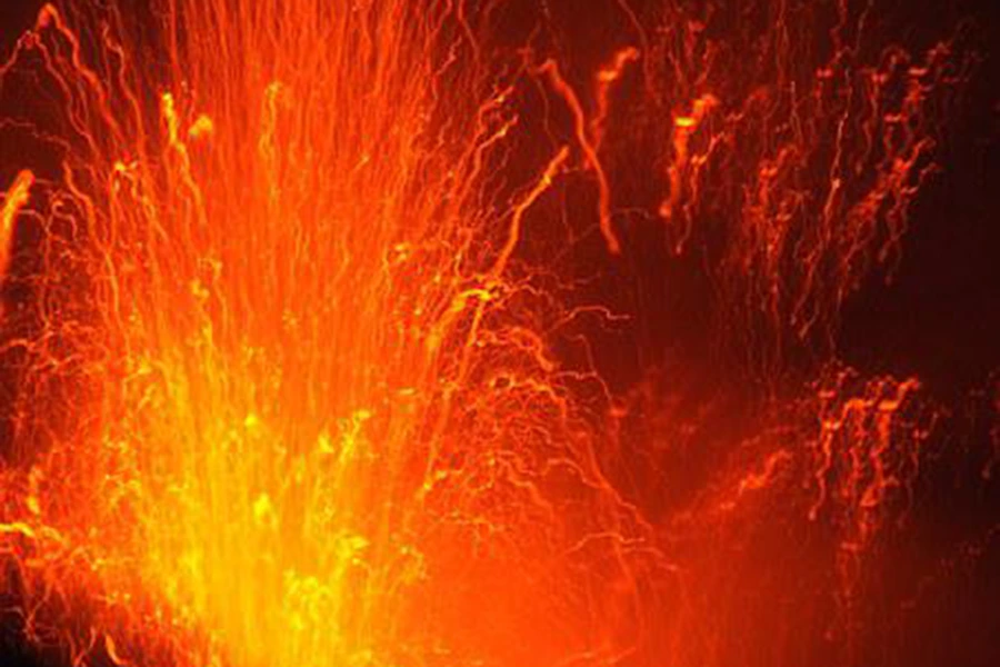 Tour delle Isole Eolie Lava