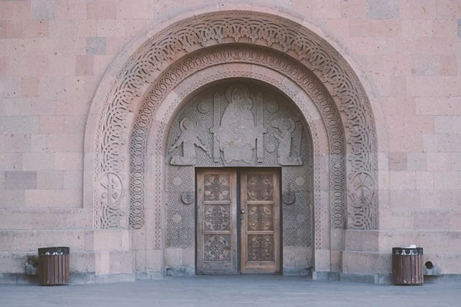 Tour in Armenia chiesa
