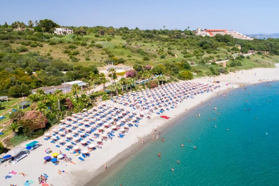 alicudi spiaggia